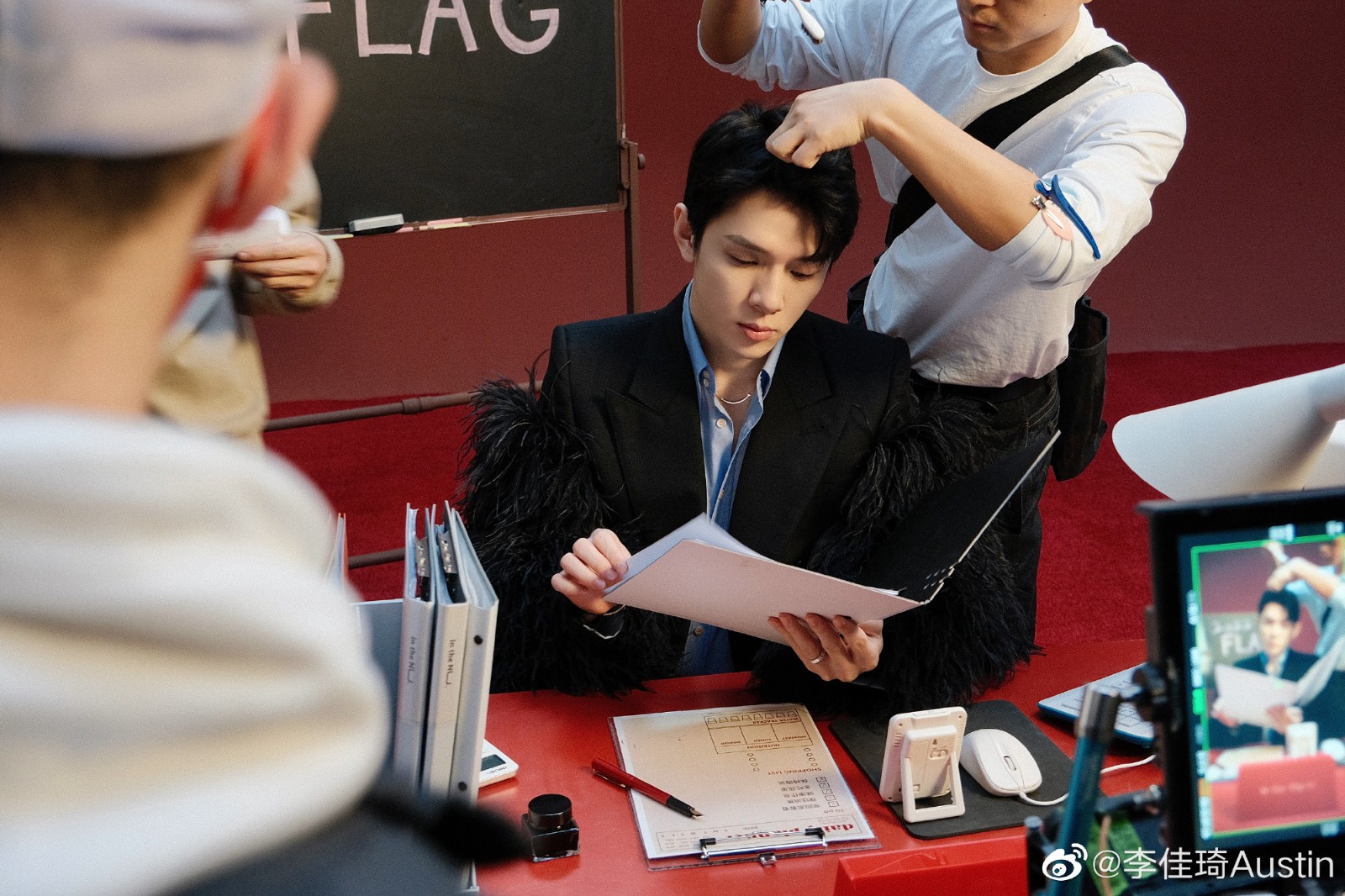 肖战|品牌不合作李佳琪就被内涵,肖战何辜?网友:请神容易送神难