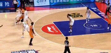 郭昊文|郭昊文拉拽胡金秋吃违体,李春江都看不下去了,年龄不大脾气不小