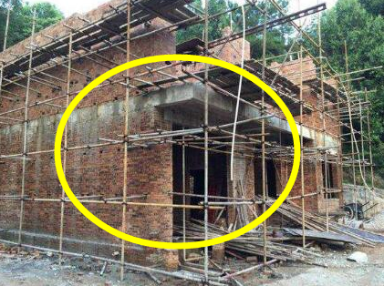 农村自建房的砖混房施工，明明错误，为啥还这么盖？莫名其妙！