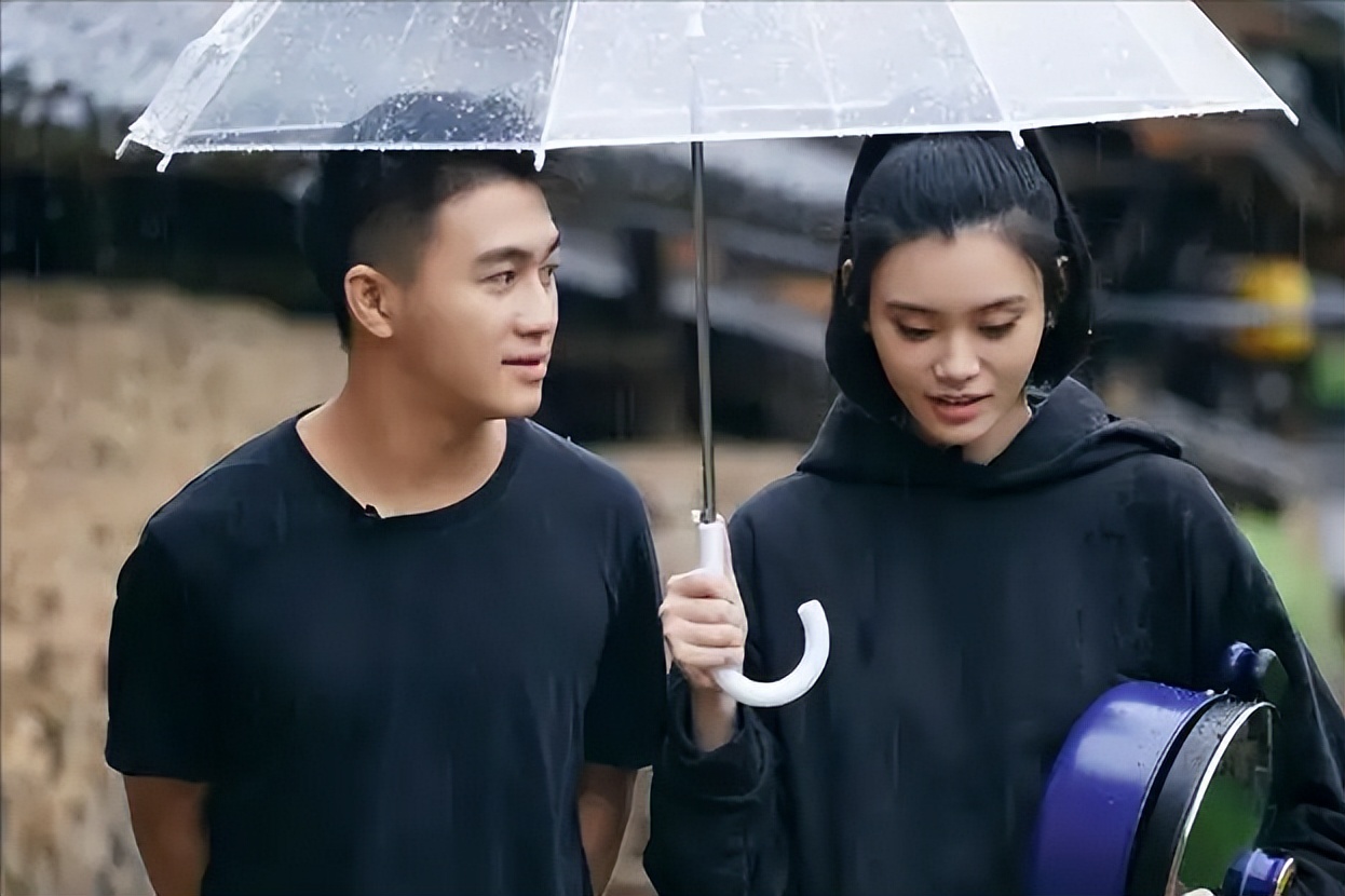 奚梦瑶|奚梦瑶在家帮老公剃头，意外曝光千万豪宅内景，小腹微隆疑似怀孕