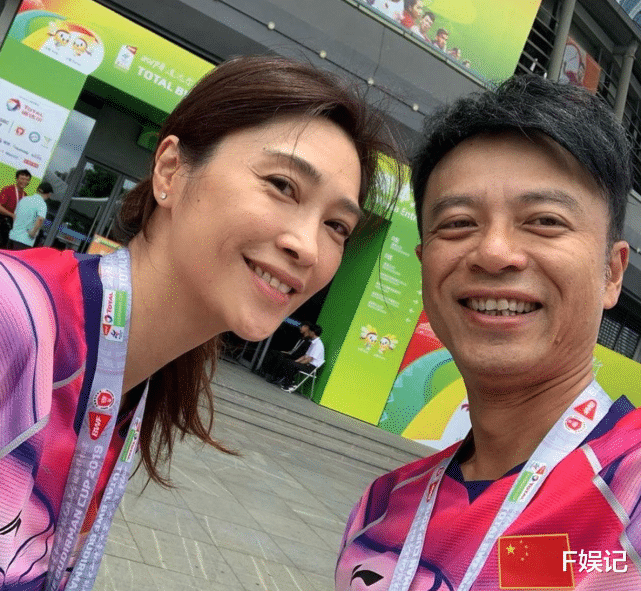 卢淑仪|李克勤在内地工作有太太卢淑仪陪着 夫妻俩在杭州商场逛街形影不离