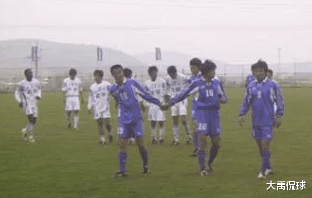 教练|被新加坡新麒俱乐部开除五名中国球员在与俱乐部对峙了10天之后，终于回到了国内