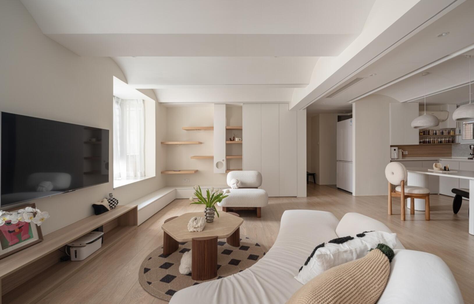 如果家里客厅大,建议做弧形吊顶,看她119㎡家,大气极了