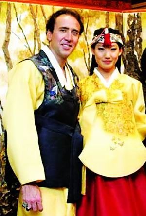 日本|尼古拉斯·凯奇：58岁仍要赚奶粉钱，26岁日本娇妻比大儿子小4岁