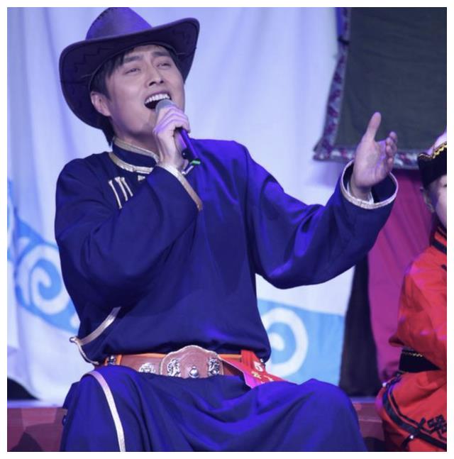 云飞|因《星光大道》成名，后深陷“抛弃妻女”丑闻，云飞如今怎样了？