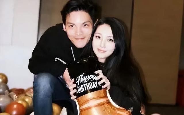 向佐|网曝向佐郭碧婷生两孩还没领证,向太曾发文表示两人在台北领证