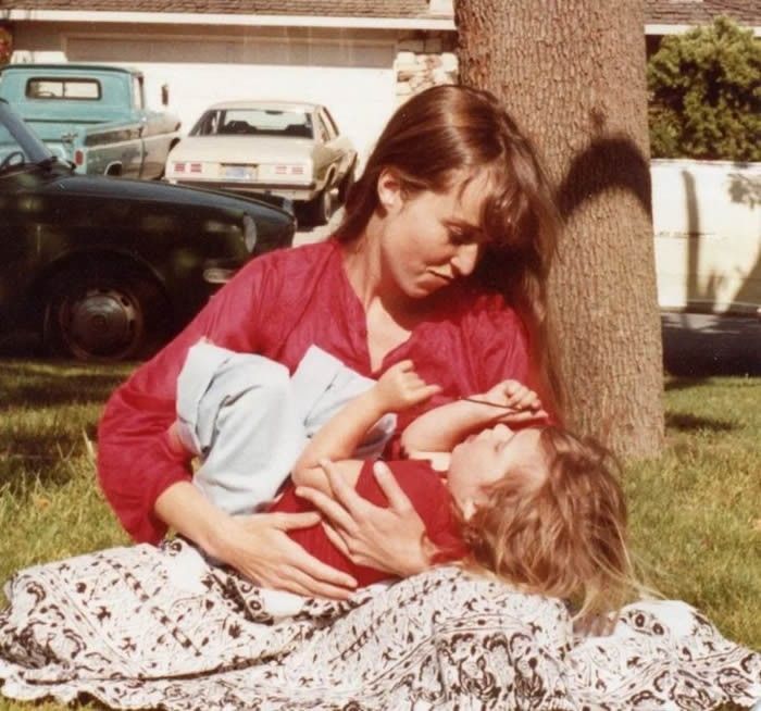 姐姐|乔布斯23岁小女儿闪耀红毯：表情僵硬冷漠，从小受宠，比姐姐幸运