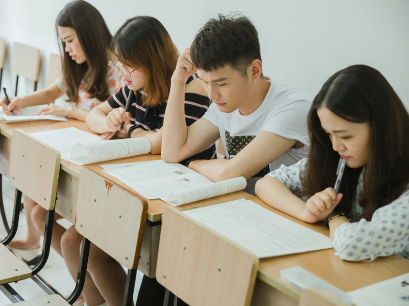 招聘|毕业多年的学姐告诉你，专科生求职太难，大多只能从事这3种工作