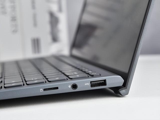 狮山|华硕灵耀X 凌锋全方位试用:995g超轻+18小时续航