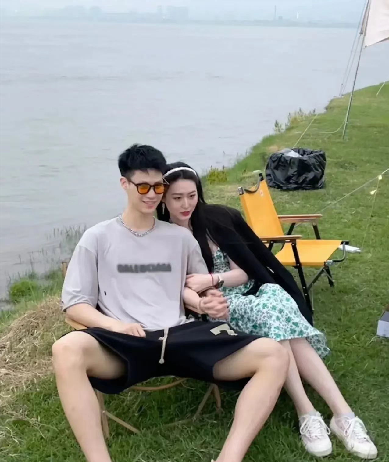 C罗|广东队超新星晒女友合照！身材高挑+颜值出众，外出游玩十分浪漫