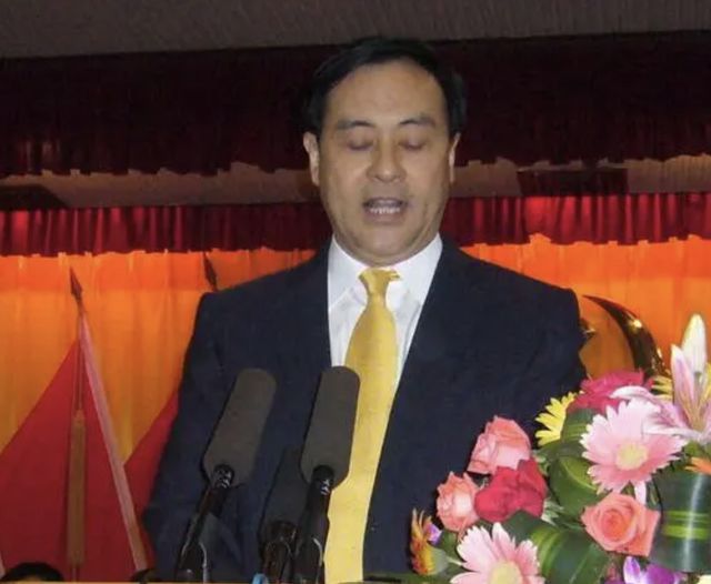 广东一贪官被判10年，却一天监狱没蹲，与情人频繁出入高档场所