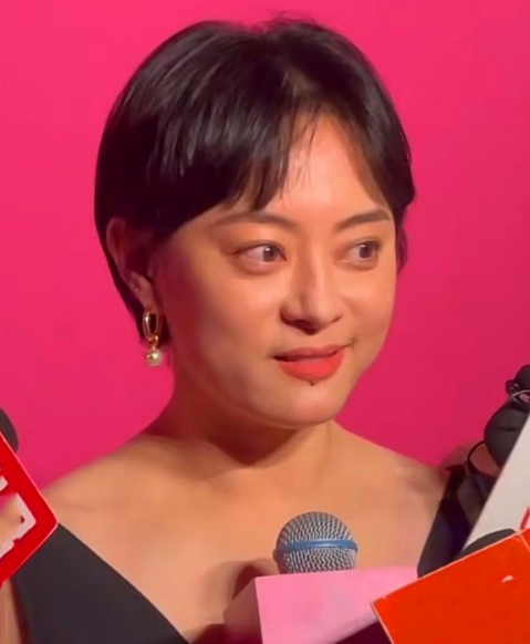 孙俪|?邓超近照暴瘦五官大变样，孙俪也眼凸脖子鼓，这对夫妻到底怎么了？