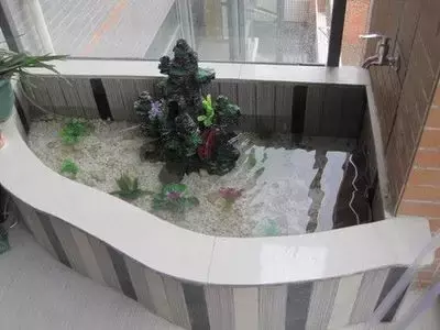阳台建个鱼池可溜了,来个客人就往阳台看,个个都想回家装一个!