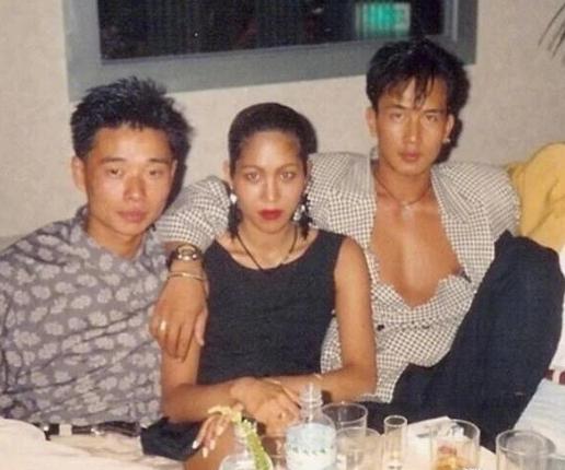 具俊晔|具俊晔走秀画面曝光,仅着短裤露腹肌秀身材,网友:纸尿裤?