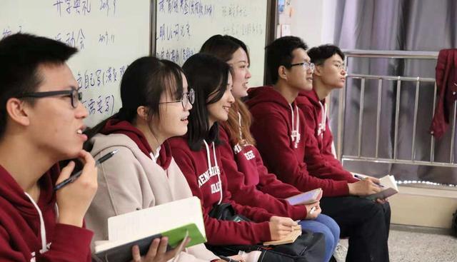 教师|小县城招聘教师，47人中出现35个人“缺考”，与3个现实有关！