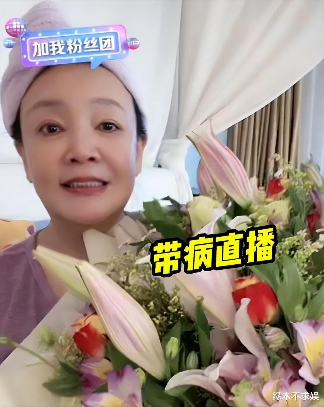 张兰|张兰骨头疼仍直播，满头白发显沧桑，曾揭密大S刷卡失败原因