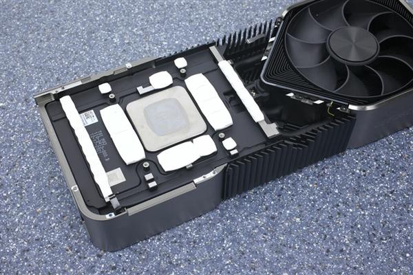 英伟达|RTX 30显卡价格暴降！NVIDIA清库存压力大：RTX 40或推迟到明年
