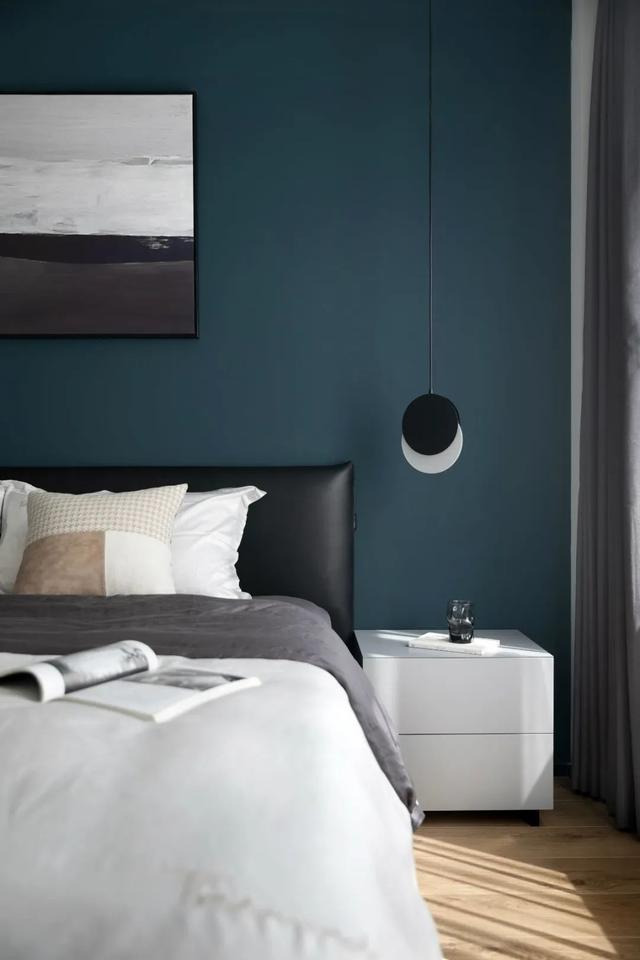 89㎡现代简约,黑与白、绿植与原木,打造时尚高级的舒适