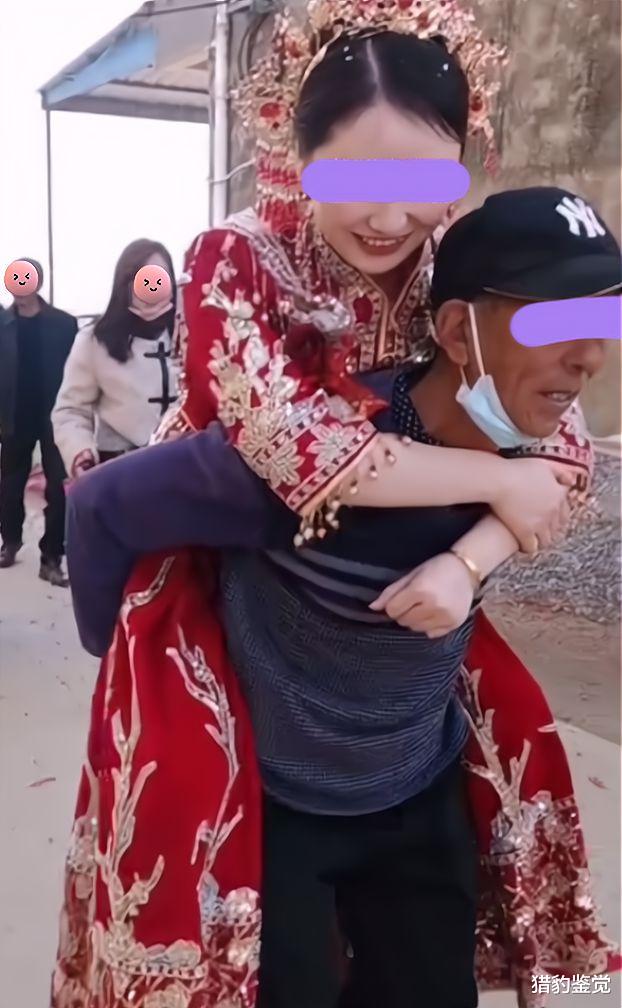 湖北高颜值新娘嫁胖新郎,两人含情脉脉,知情人:没有矿,是真爱