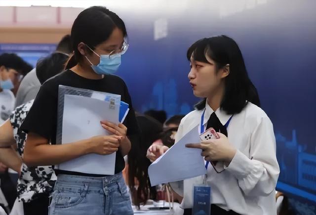 动力|扎心！清华硕士生求职遭拒，HR给出的理由，揭开了985学历的鄙视链