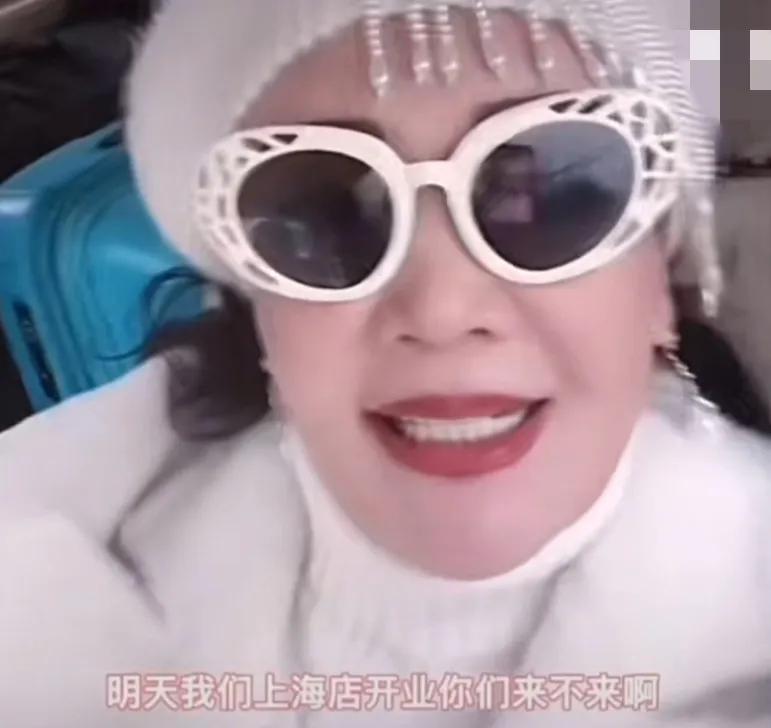 汪小菲|汪小菲近况堪忧,张兰替儿子出席新店开业庆典