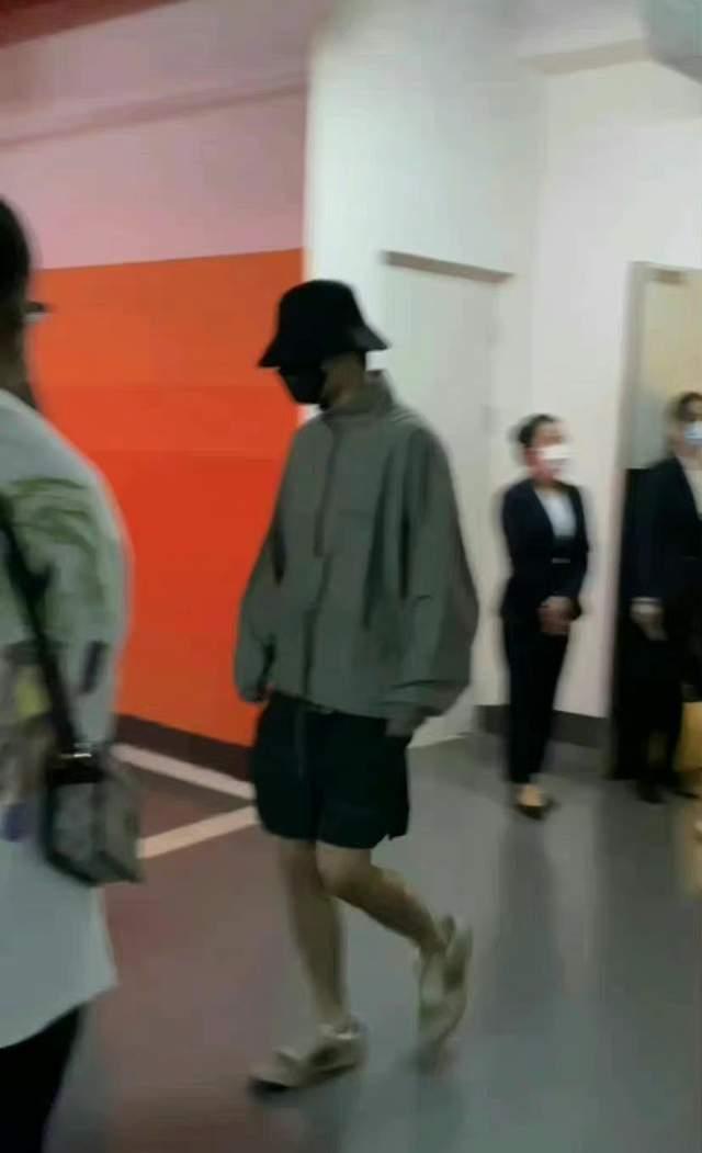 肖战|继《梦中那片海》后，肖战又一部新剧问世，造型独特