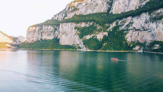 欧洲旅游|中国最窄的河流,窄处4cm长17km ,被当地人称“嗓子眼”