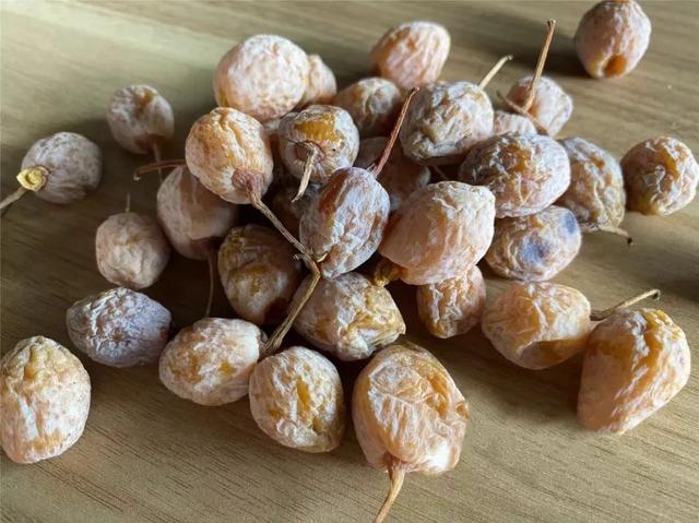 紧急提醒:最近杭州街头大量出现,千万别随意捡!有人一口气吃一斤,当晚送进ICU