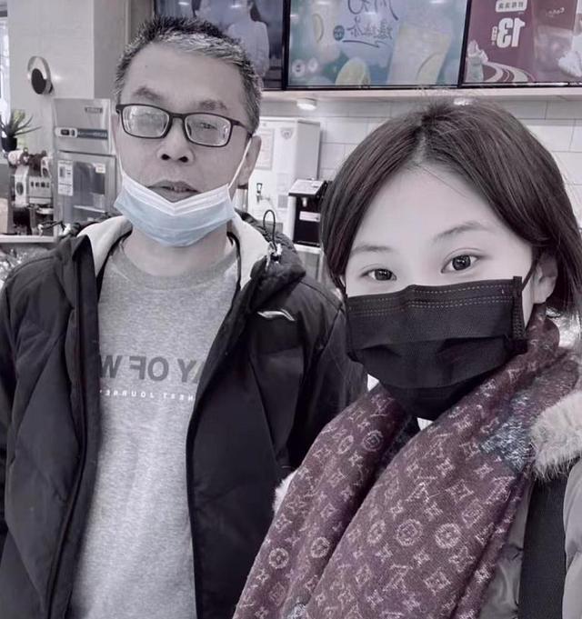 恶意投诉|妮妮直播遭恶意投诉,杜粉笑其蹭许舅舅热度,字母:支持妮妮