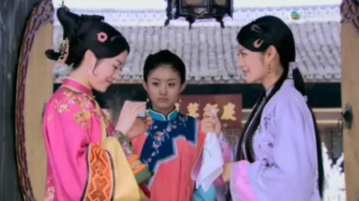 王艳|丫鬟别再抢戏或刻意扮丑了！以前丫鬟不“作妖”，却一个个都红了