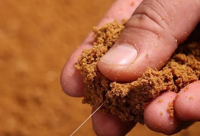 鲫鱼|钓鲫鱼,10种打窝方式,你用过几种?