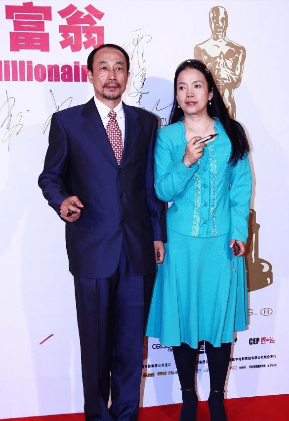 吕丽萍真是把自己当小姑娘了,齐刘海还挺显嫩,但肌肉腿抢镜了