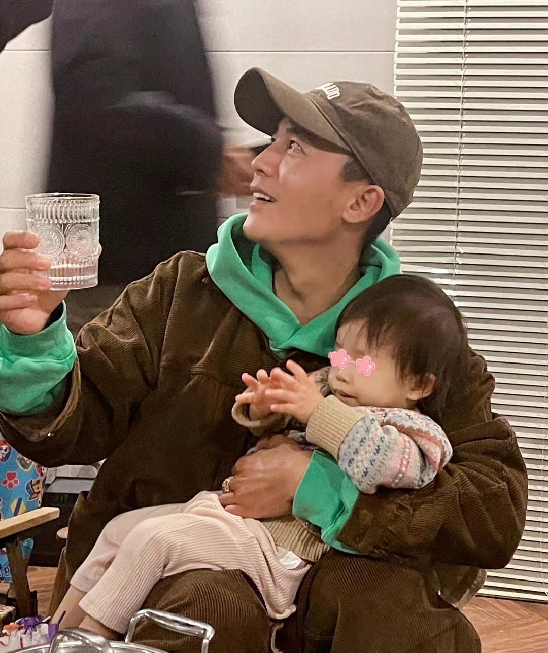 王灿|王灿麦迪娜两夫妻合体度假,麦迪娜姜潮恩爱溢出了屏幕