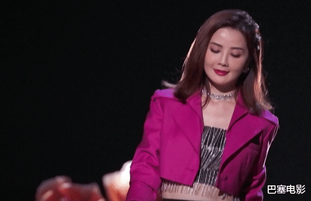 宁静 《浪姐3》一公来了，宁静发型吹偏，张俪美得很显眼，那英好喜感