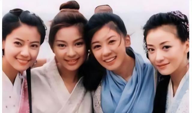 高圆圆|高圆圆穿吊带喝酒热舞！纤细胳膊上都是肌肉，直接坐地上不怕脏