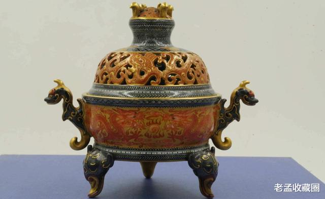 |收藏市场火爆，手里有藏品，是该卖掉，还是继续留着等升值？