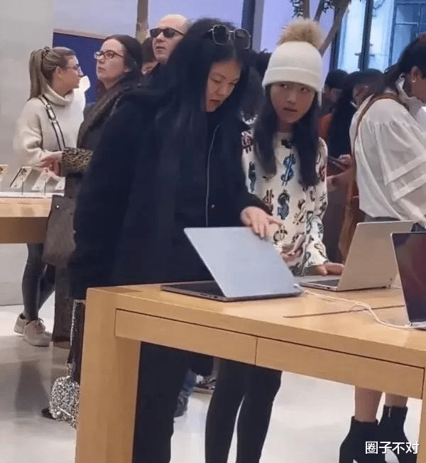 马东锡|杨颖的痘、李湘的肉、万茜的粗糙，明星的滤镜修图后藏着多少真相