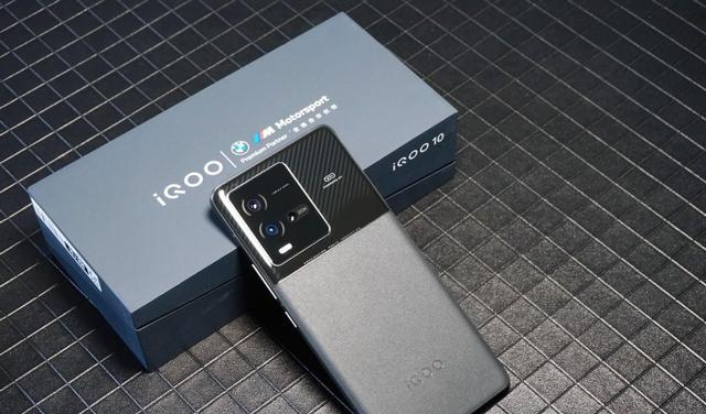 iqoo|12G+512G、16G+256G全系降930元，iQOO10大力清仓了