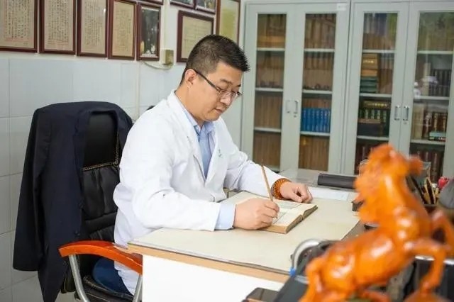 肿瘤|中医李保平，从医20余年，善用华佗所创“截根疗法”治疗疑难杂症