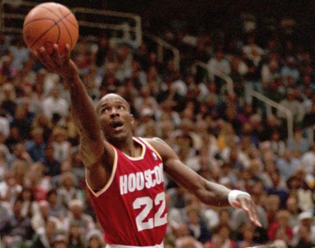 生涯场均20+5+5，历史仅10人，现役占4人