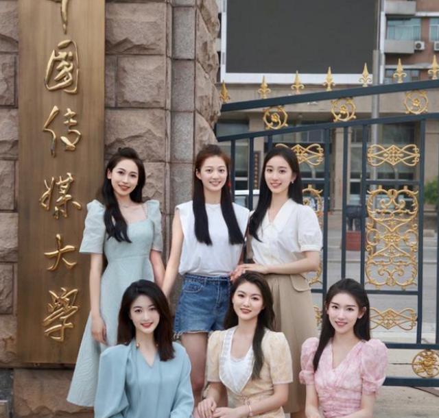 |冯琳毕业合照流出,笑容甜美清新可爱,但比起室友还是略有逊色