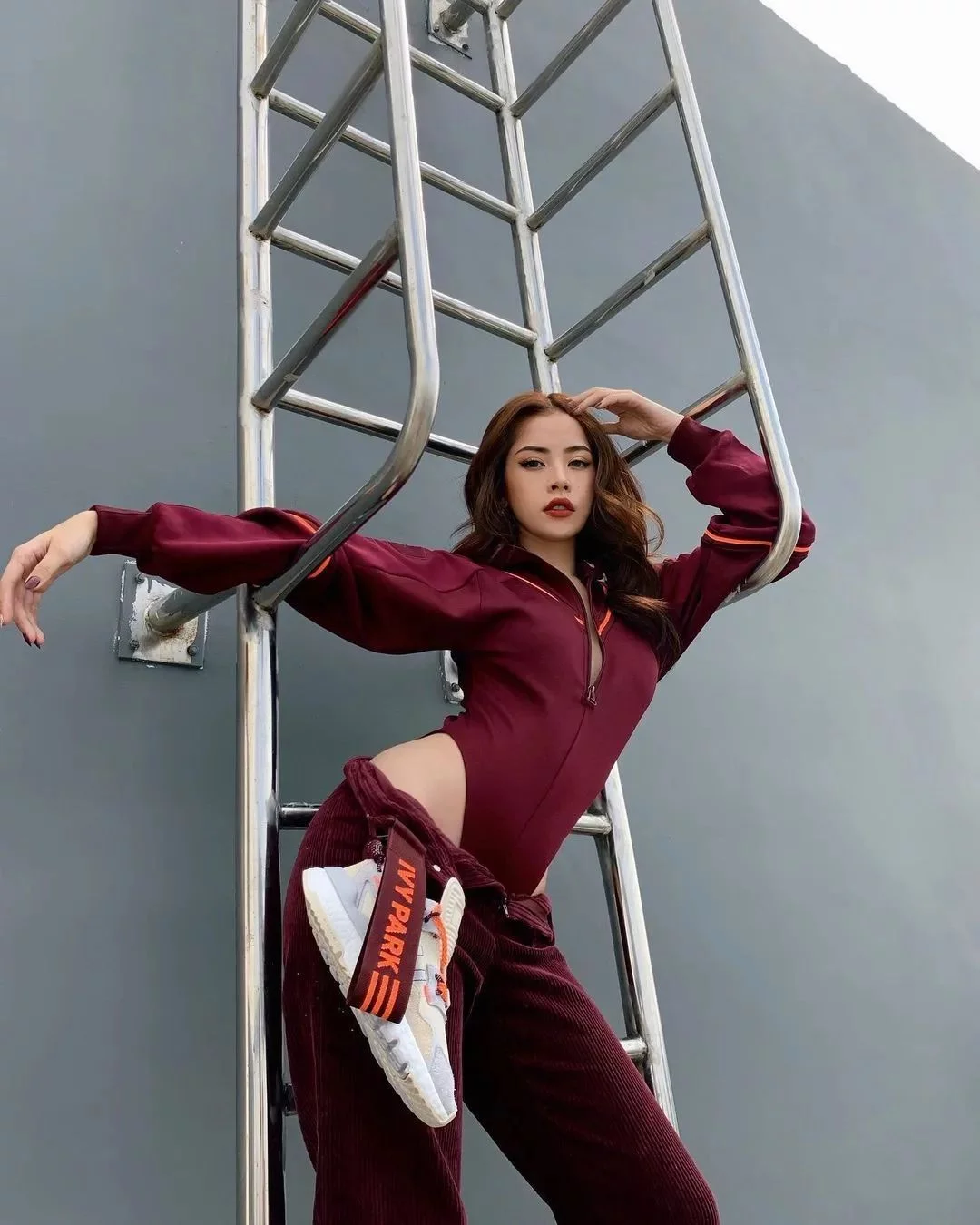 女孩|越南女孩集性感元素于一身，如今成为华为代言人，健身和自律很重要