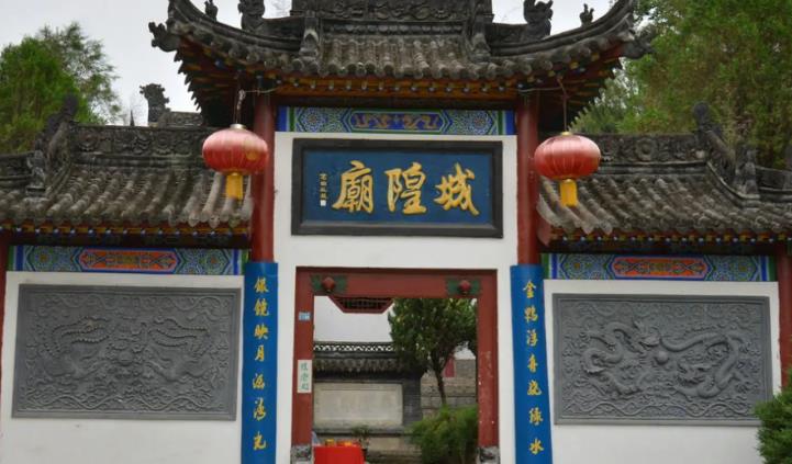 百年神庙能让洪水绕道,专家调查后一无所获,三个高中生道出真相