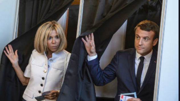 埃马纽埃尔·马克龙|马克龙年轻帅气,看看他妻子的前夫年轻时,才知啥叫童话世界走出的王子