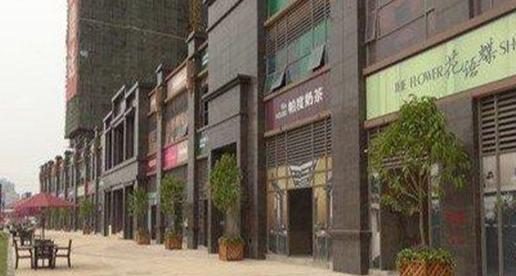 房价|楼市怪像：房价变高商铺关门，只剩下中介和药店！