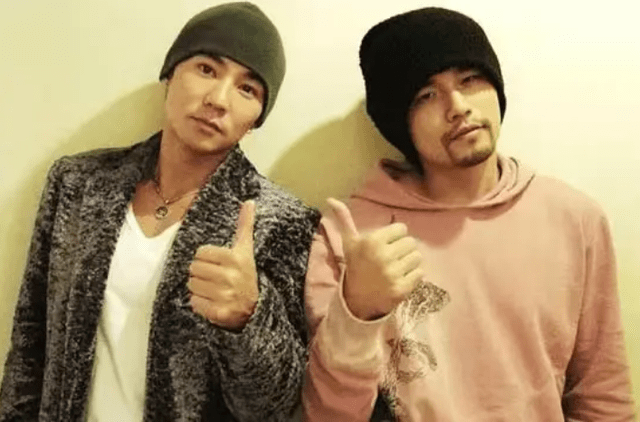 周杰伦|为给刘畊宏老婆庆生，周杰伦被朋友演的狗仔打倒在地，够直男吗？