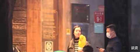 nznd|向佐郭碧婷带娃逛商场，助理保镖陪同阵仗大，女方疑已怀二胎