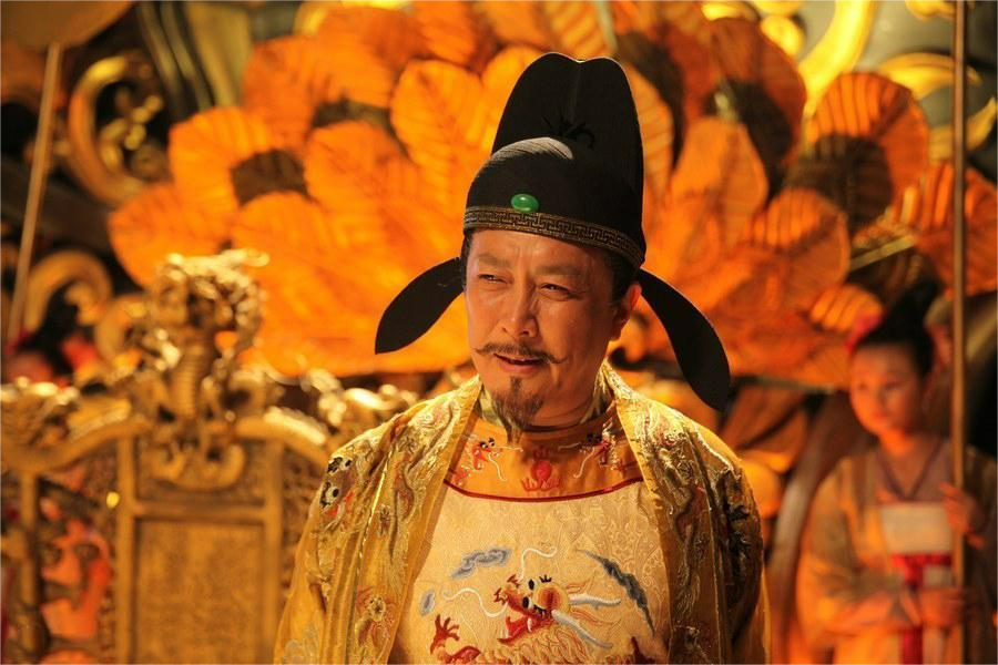 唐国强|当年唐国强的妻子化好妆,穿上一身新衣,用一根绳子结束了生命