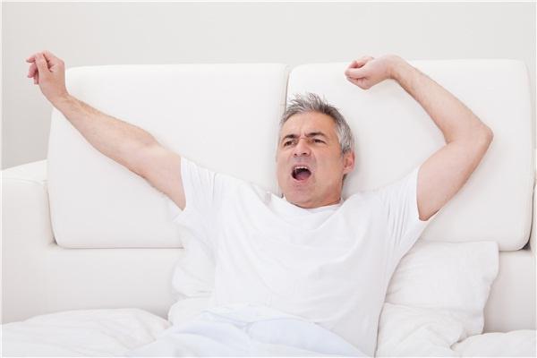 黄瓜|早上起床,3个“耗命”坏习惯和3个“长寿”习惯,你占了几个