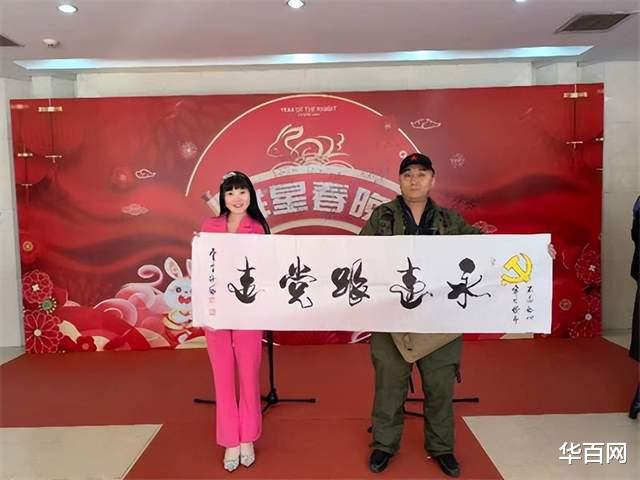 春晚|军品大王李长东参加群星春晚 现场宣传红色文化